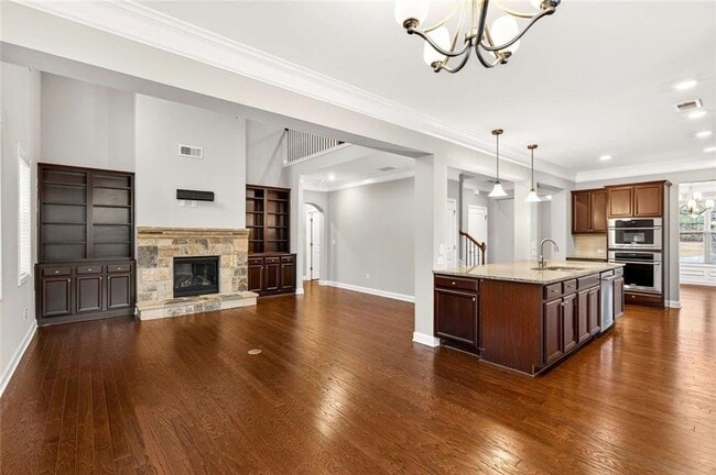 Building Photo - 4930 Alexandria Ave