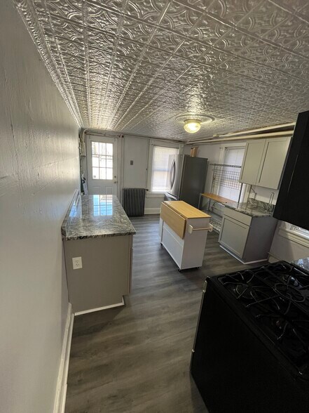 Kitchen Overview - 118 S Washington St