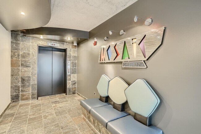 Building Photo - Discover Comfort & Style in the Heart of Portland