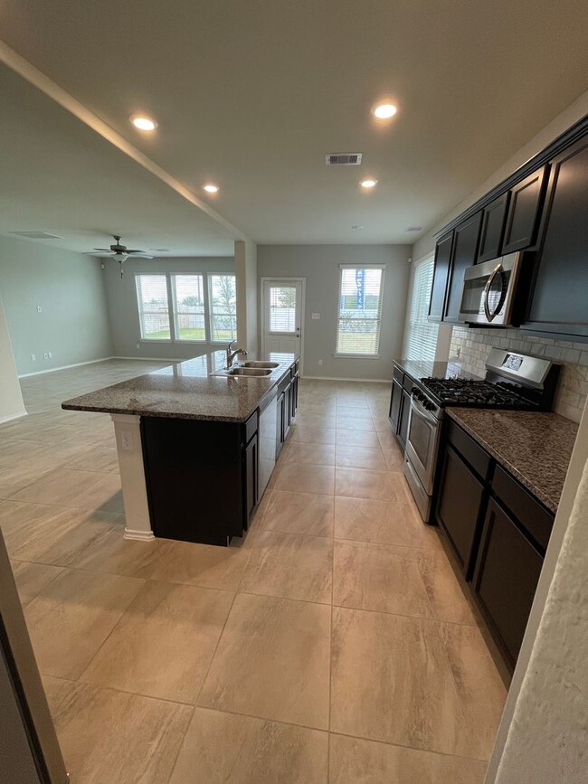 Building Photo - Large Beautiful Home located in the heart ...