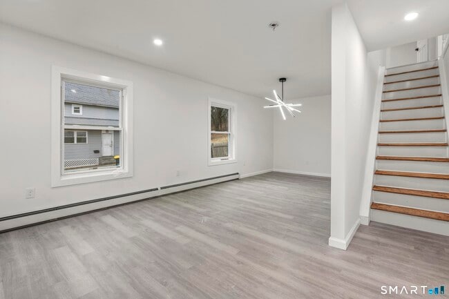 Building Photo - 93 Sunnyside Ave