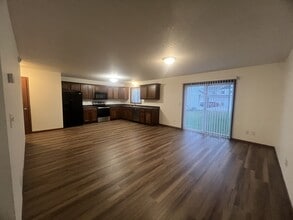 Building Photo - 4257 Estate Dr S