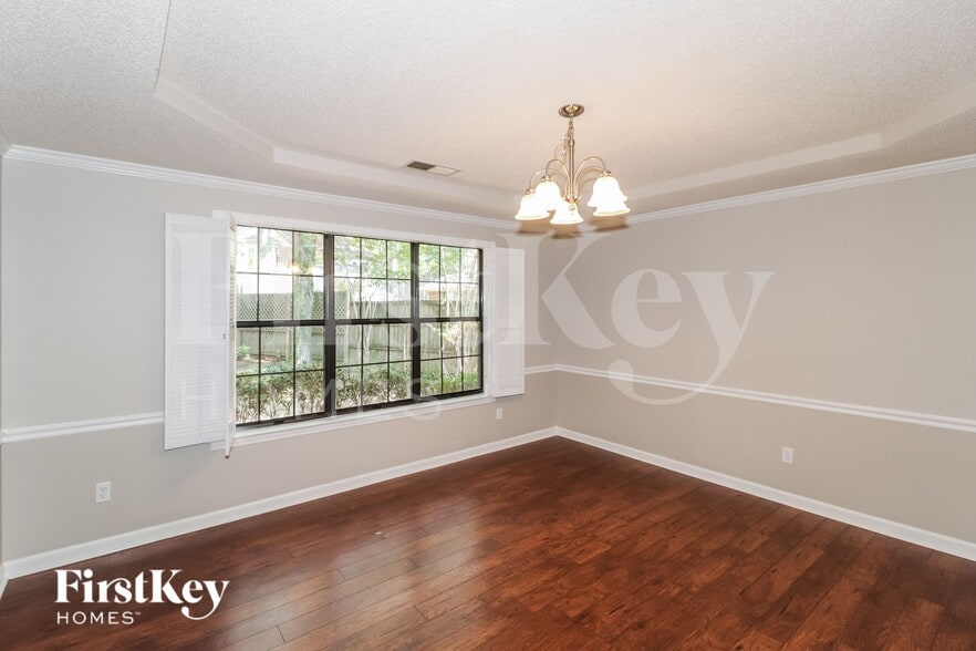 Building Photo - 8410 Walnut Tree Dr