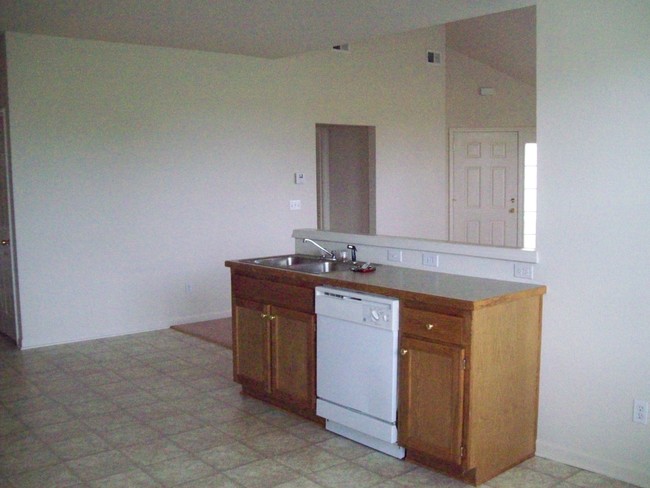 Building Photo - 720 S Evergreen St