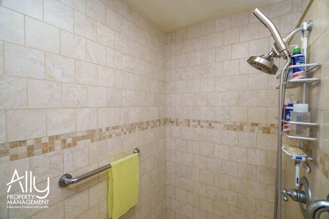 Building Photo - 2733 Southern Hills Ct