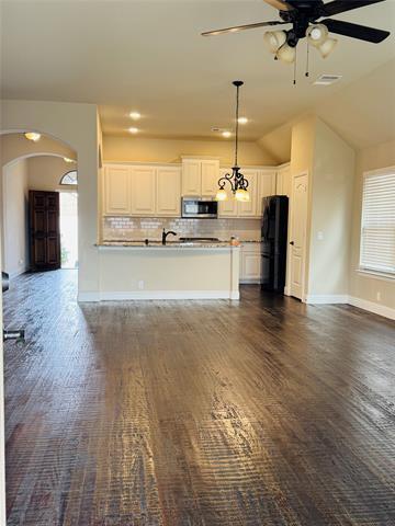 Building Photo - 5820 Priory Dr