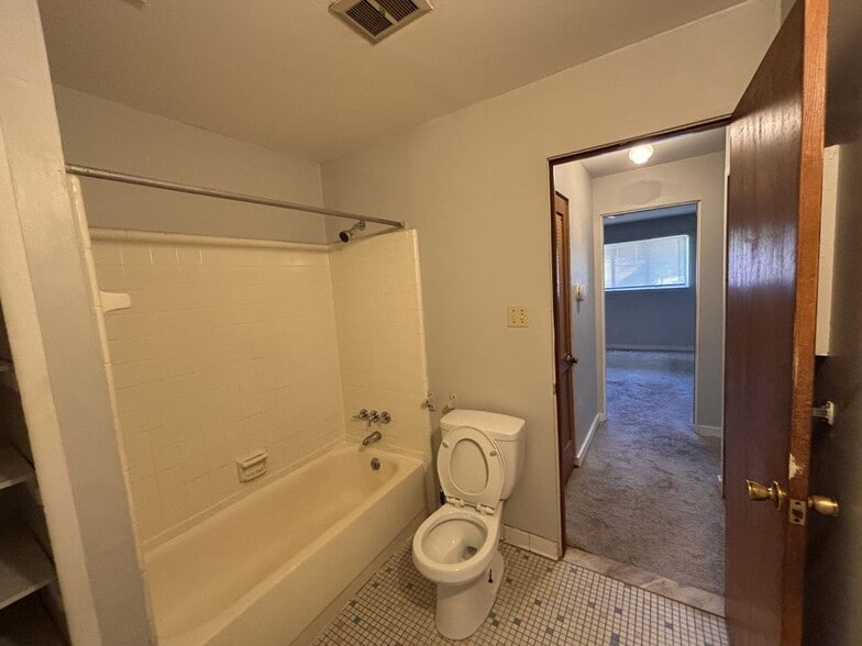 Building Photo - 4072 Agnes Ave