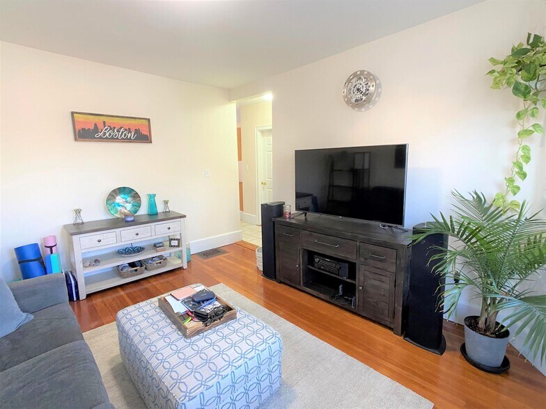 Building Photo - 15 Sargent Ave