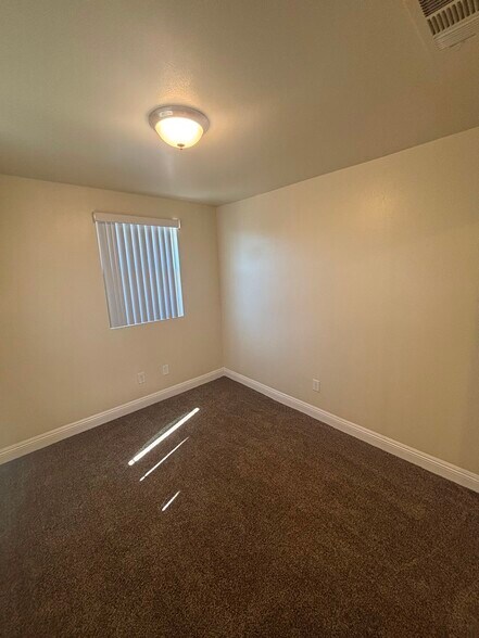 Building Photo - 846 W 78th St