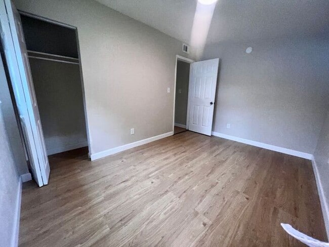 Building Photo - Remodeled 4 Bedroom 2 Bath Home Minutes from Sanford international Airport!