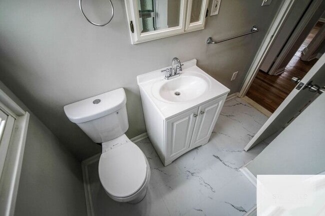 Building Photo - 3 Bedroom Semi-Detached