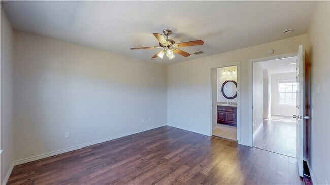 Building Photo - 2487 Horse Shoe Dr