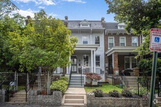 Building Photo - Available Now! Recently Renovated 4 Bedroo...