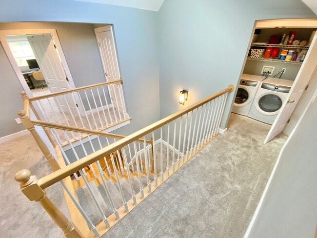 Building Photo - 120 Fairway Dr
