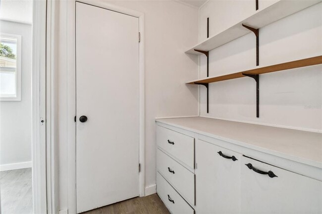 Building Photo - 535 W Palmeden Dr