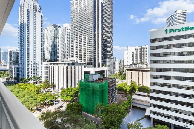 Building Photo - 951 Brickell Ave
