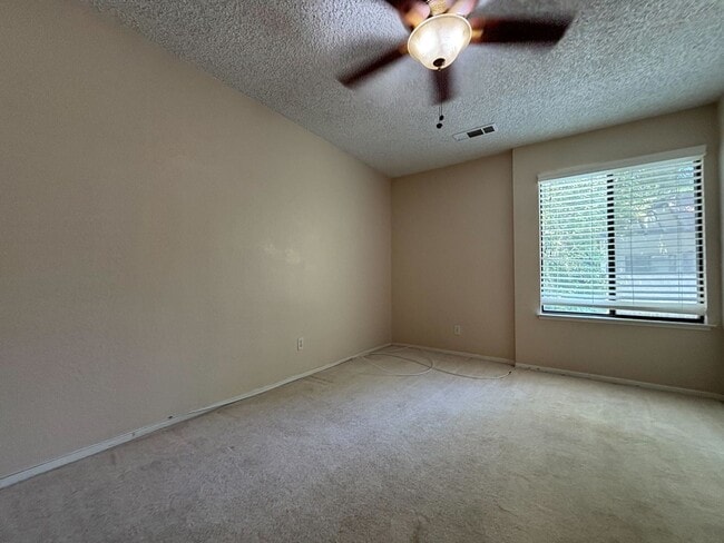 Building Photo - Stylish 3-Bedroom Rental in Prime Fresno L...