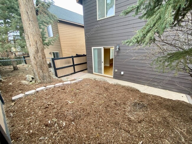 Building Photo - 3-BR Craftsman Home in NW Bend- Boyd Acres