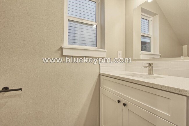Building Photo - Unit 209-A: 3 Bed, 2.5 Bath Townhome in Kalama