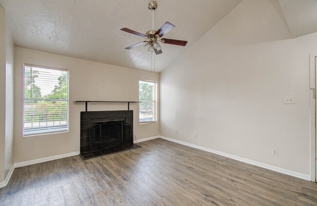 Building Photo - 2021 Spenwick Dr