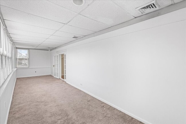 Building Photo - 127 E Pine St