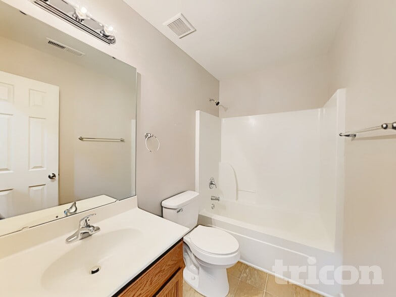 Building Photo - 1510 Peachcroft Rd