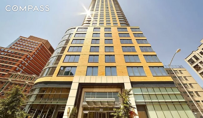 Building Photo - 306 Gold St