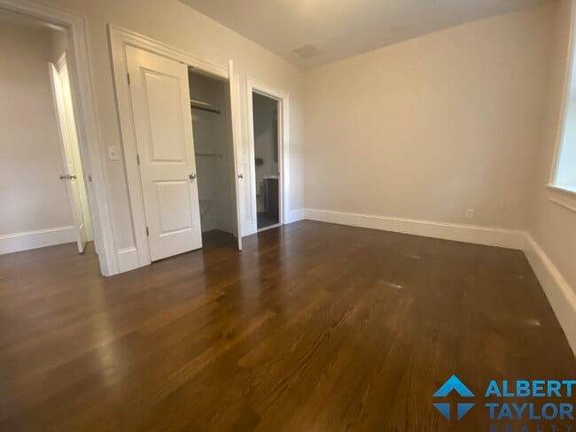 Building Photo - 2044 Beacon St