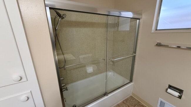 Building Photo - Concord 3 bedroom 2 bath new carpet, new paint,  home in quiet neighborhood!