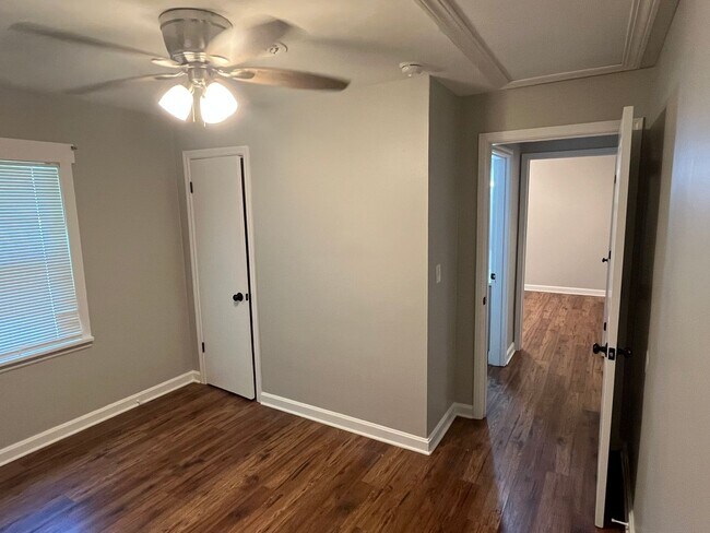 Building Photo - Perfect Small Affordable Family Home w/ Fe...