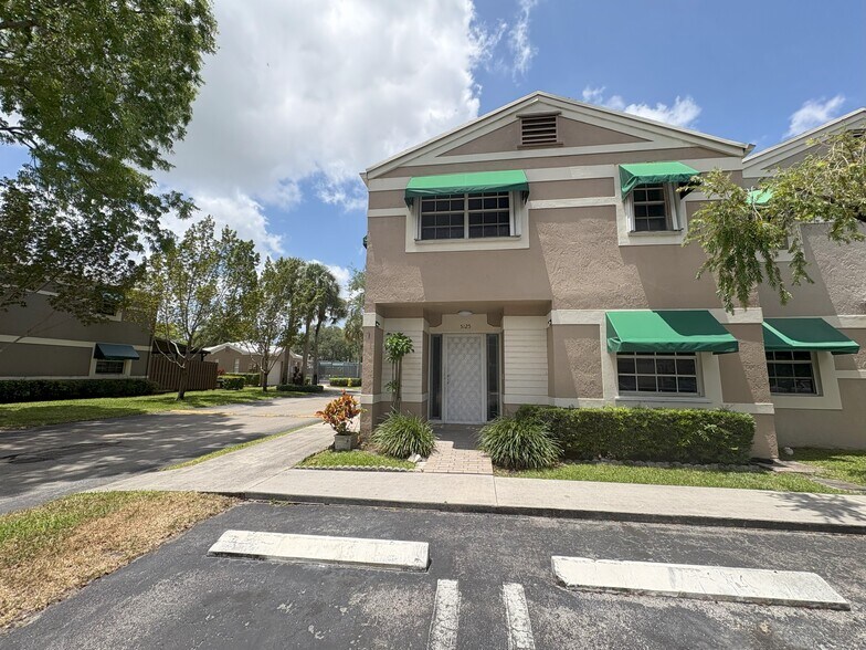 Building Photo - 5125 SW 122nd Ter