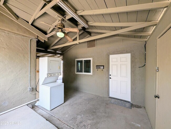 Building Photo - 2443 E Earll Dr