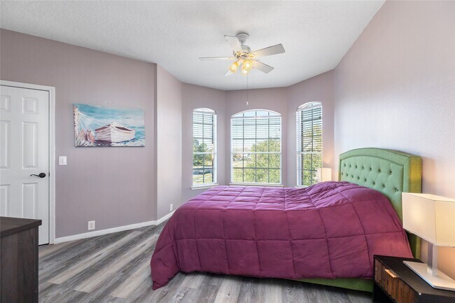 Building Photo - 11939 Painted Canyon Dr