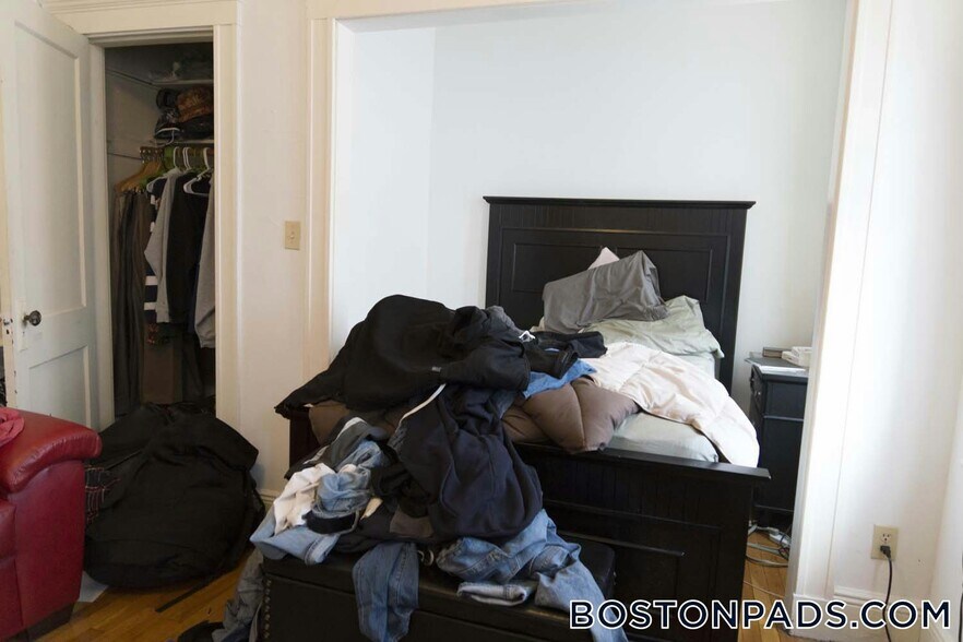 Building Photo - 137 Park Dr