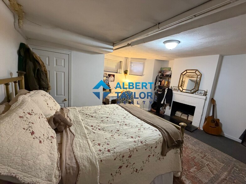 Building Photo - 210 Hemenway St