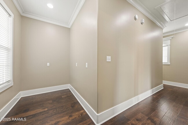 Building Photo - 311 Oats Dr