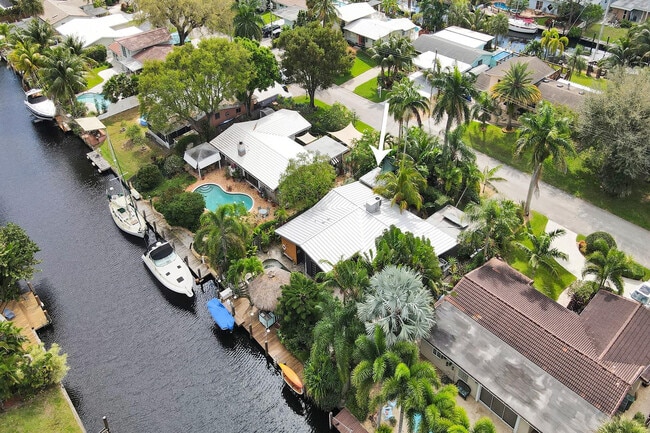 Building Photo - 1613 SW 5th Ct