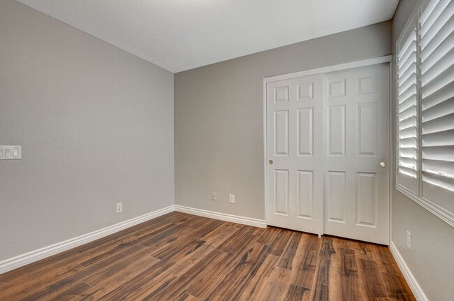 Building Photo - Gorgeous Three Bedroom in the Northwest!