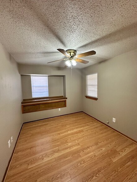 Building Photo - 1000 S Howard Ave