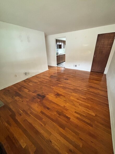 Building Photo - 110 Short St