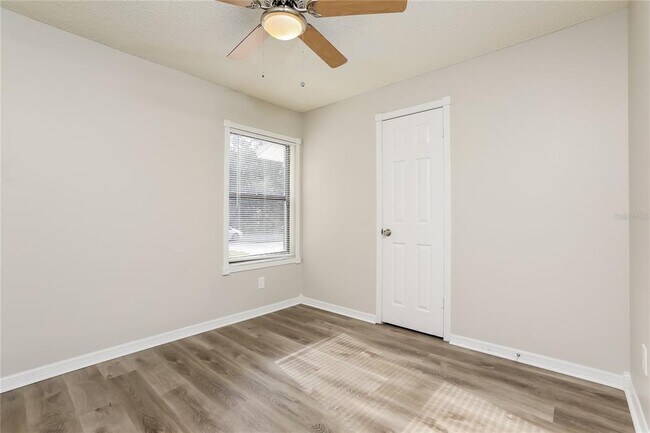 Building Photo - 116 N Buena Vista Ave