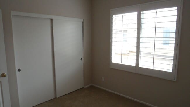 Building Photo - Clean & Spacious 2BR 2BA Two-Story, All Up...