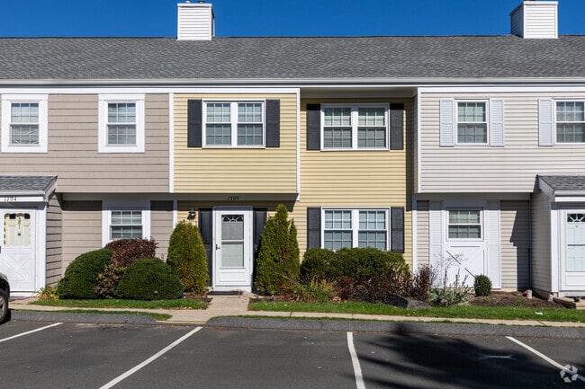 Building Photo - Village Square