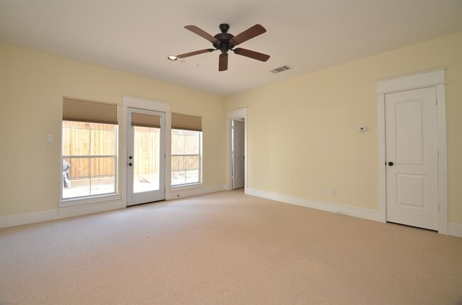 Building Photo - 1818 Binz St