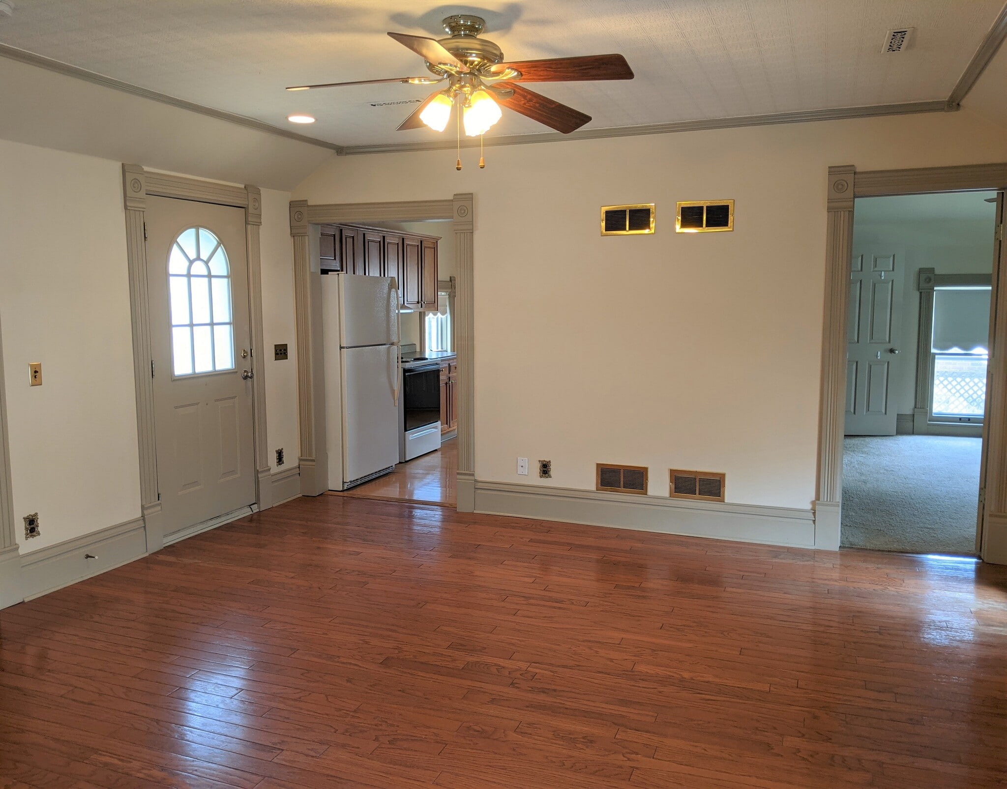 Building Photo - 128 S Main St