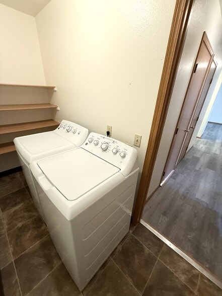 Building Photo - 1526 Lake Elmo Dr