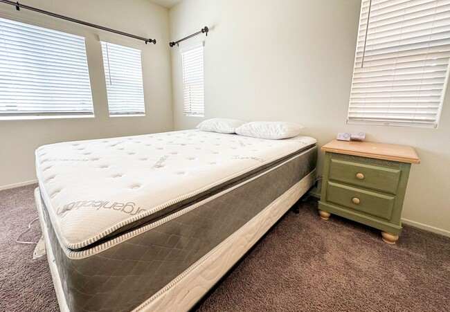 Building Photo - COMING SOON! * RARE OPPORTUNITY * SENIOR (55+) ROOM FOR RENT IN PRISTINE GATED COMMUNITY IN MENIFEE!