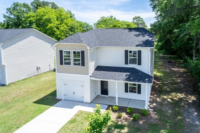 Building Photo - Modern Four Bedroom Home