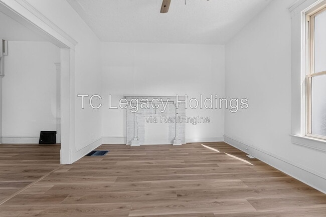 Building Photo - 890 Traction St
