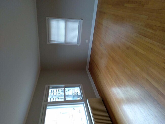Building Photo - 837 Mulford St